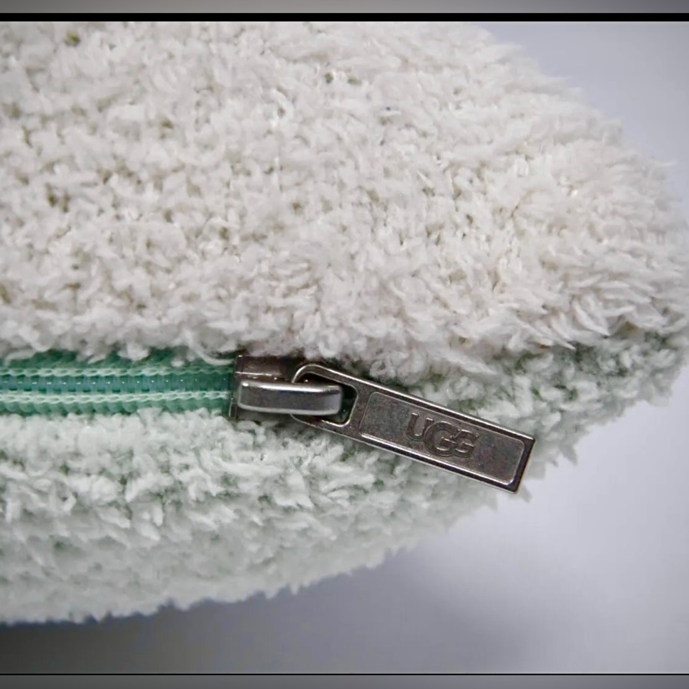 NWT UGG Poppy Logo Throw Pillow Mint Green and White reversible - Picture 4 of 10